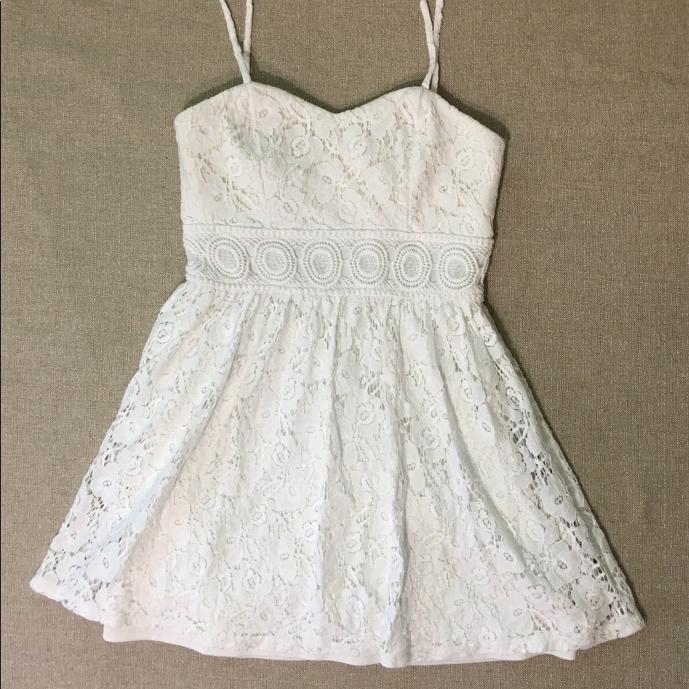IZ Byer White lace summer dress very good conditio